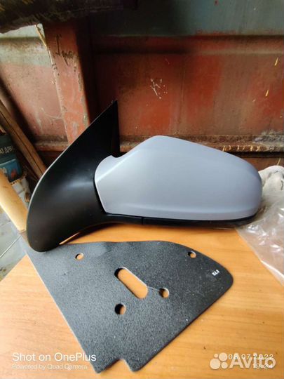 Боковое зеркало