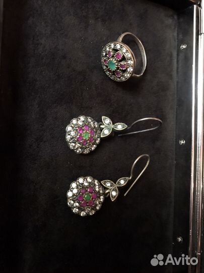 Набор украшений из серебра с камнями