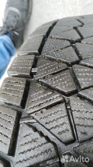 Bridgestone Blizzak DM-V2 225/65 R17
