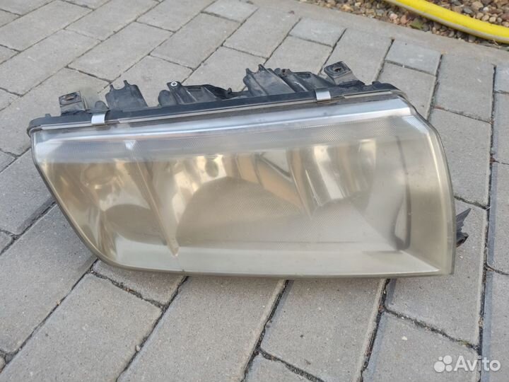 Фара правая Hella Шкода Фабия 1