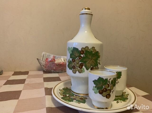 Кувшин и стаканы