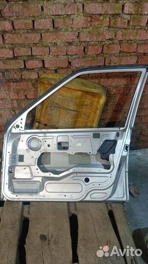 Дверь передняя правая Volvo V70 (1997 - 2000)