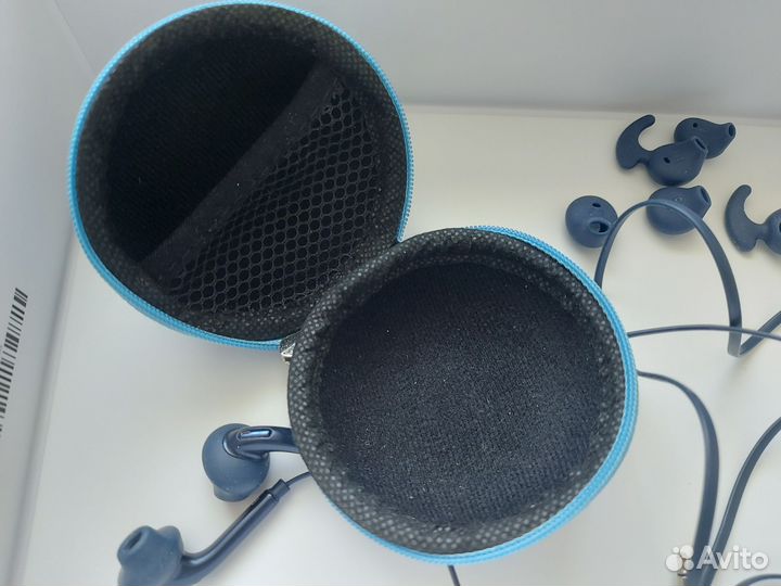 Проводные наушники Samsung