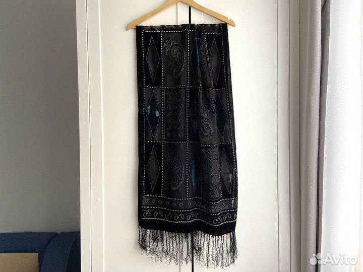 Палантин женский чёрный с бахромой лёгкий