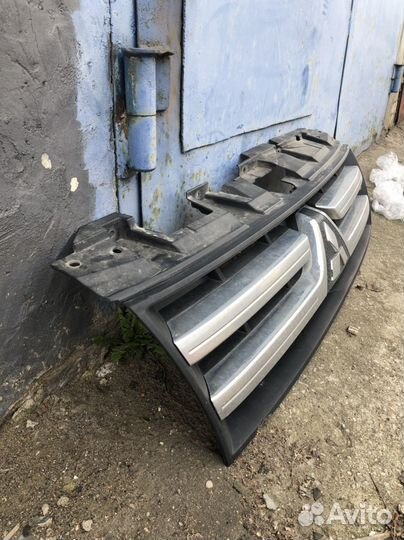 Решотка радиатора Mitsubishi Pajero 4