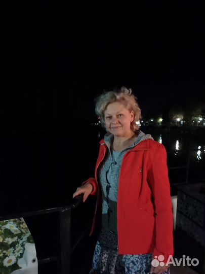 Няня, компаньонка, сопровождающая