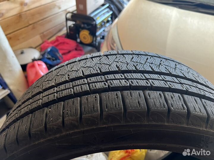 Triangle Snowlink TWT02 235/45 R18