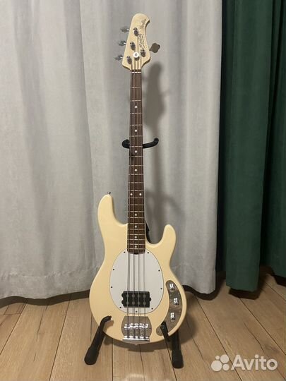 Бас гитара sterling by music man