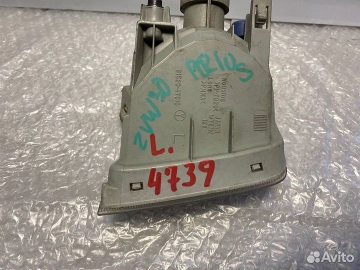 Повторитель поворота в бампер левый Toyota Prius