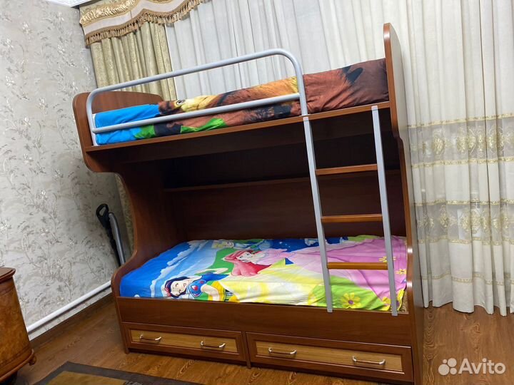 Кровать двухьярусная