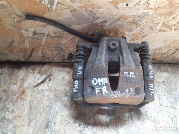 Суппорт передний правый Opel Meriva A 2003-2010