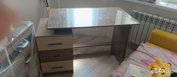 Письменный стол