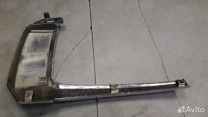 Накладка бампера переднего левая верхняя часть