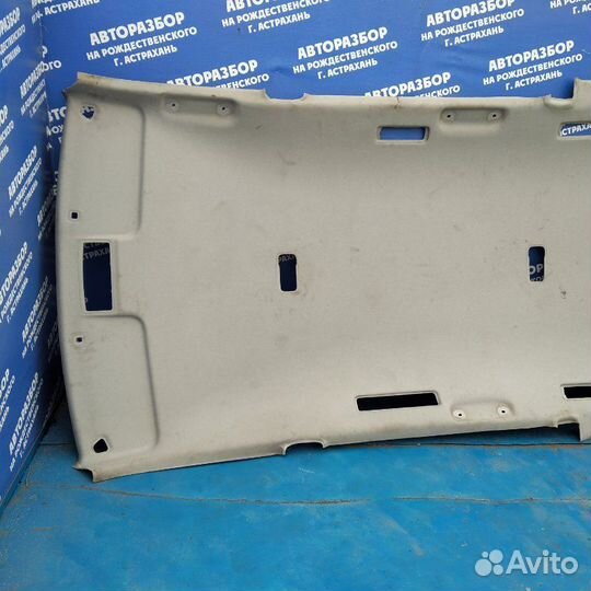 Обшивка потолка. Toyota Noah минивен 1AZ-FSE 2004