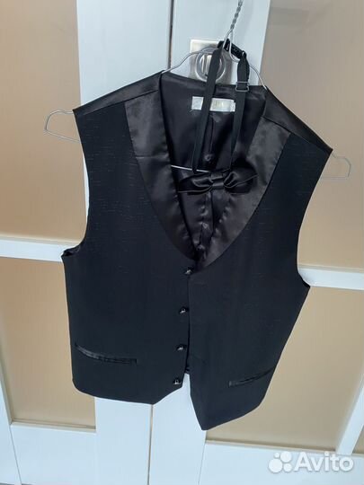 Жилет праздничный с бабочкой на мальчика