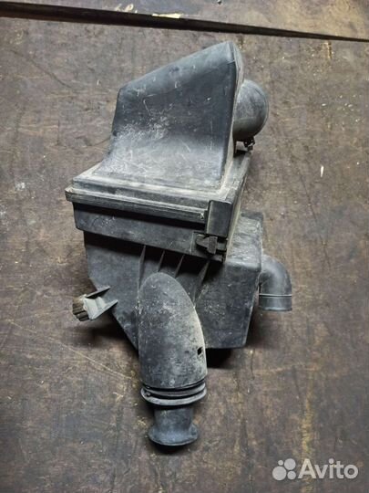 Корпус воздушного фильтра bmw e38 728i с 09.1998г