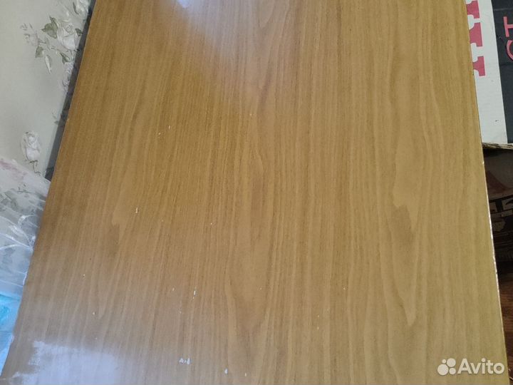 Школьный стол