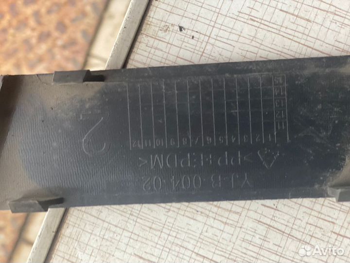 Mercedes-Benz накладка капота переднего левая