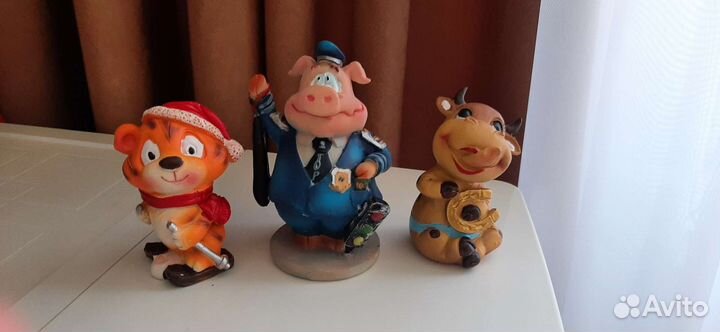 Статуэтки, фигурки