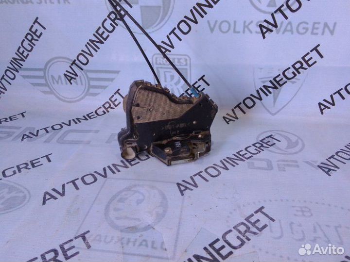 Замок двери передний правый Toyota Avensis T250