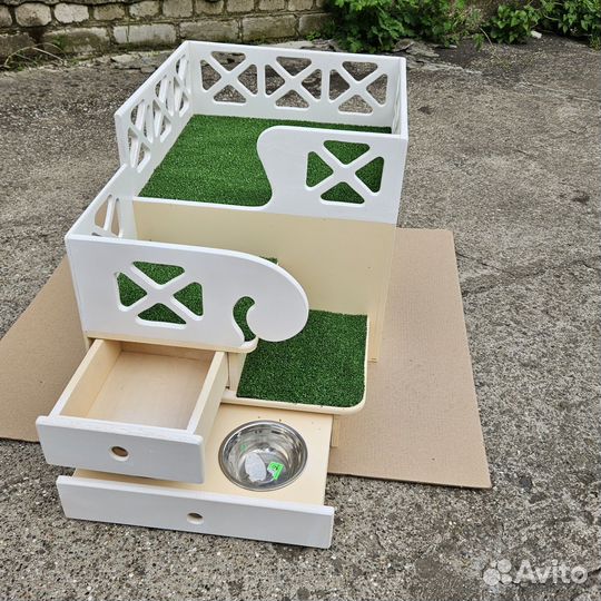 Домик для домашних животных из дерева