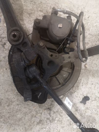 Ступица Chrysler 300 LX (Переднее Левое)