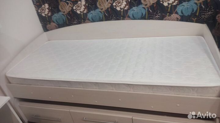 Двухуровневая детская кровать