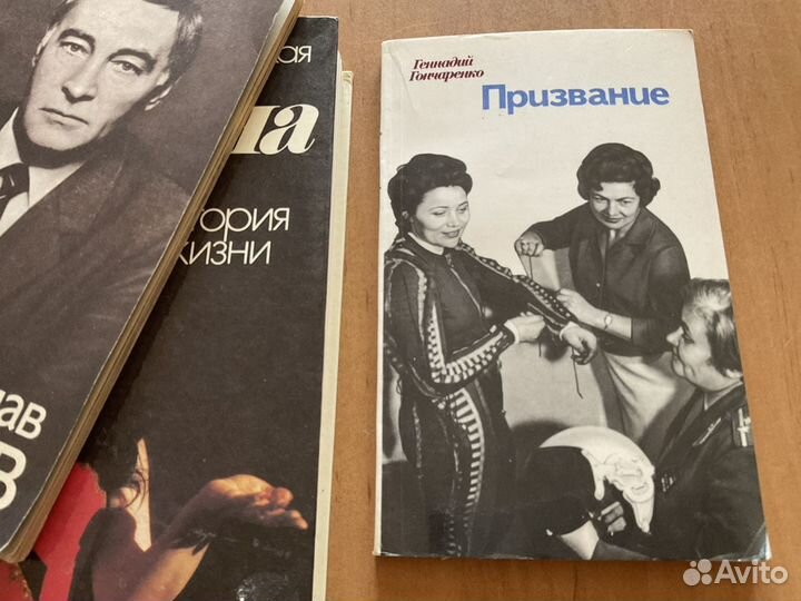 Истории жизни актер В. Тихонов, летчица М. Попович