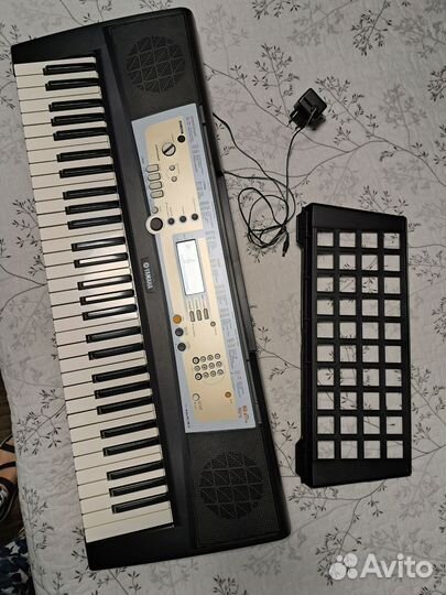 Синтезатор yamaha PSR- r200