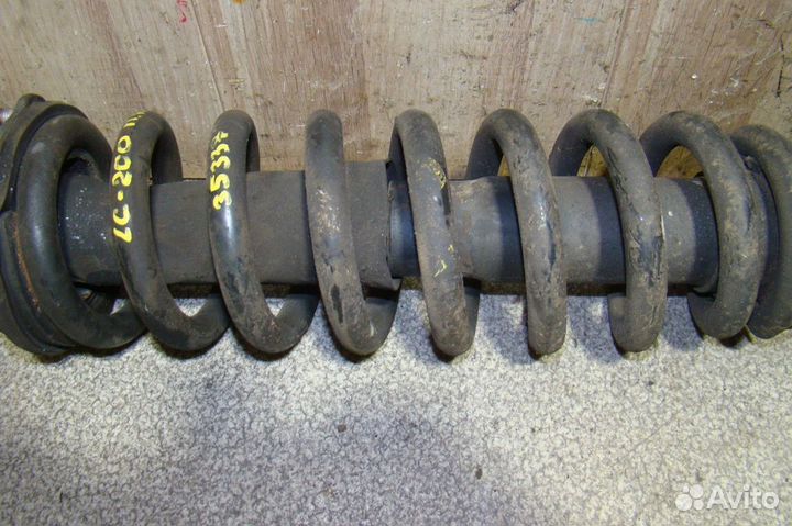 Пружина передняя правая Toyota Land Cruiser 200