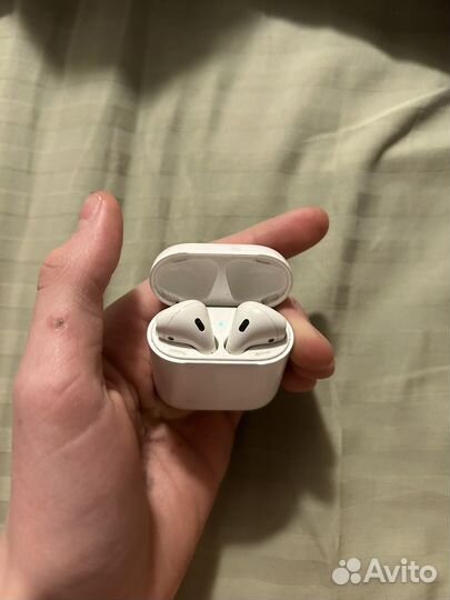 Беспроводные наушники apple airpods