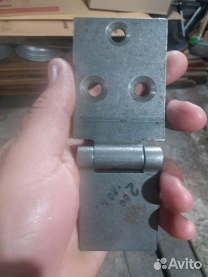 Петля двери водительская нива