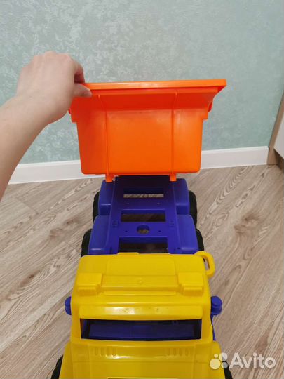 Грузовик огромный (большой) полесье