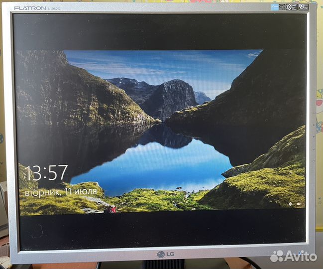 Монитор LG 19