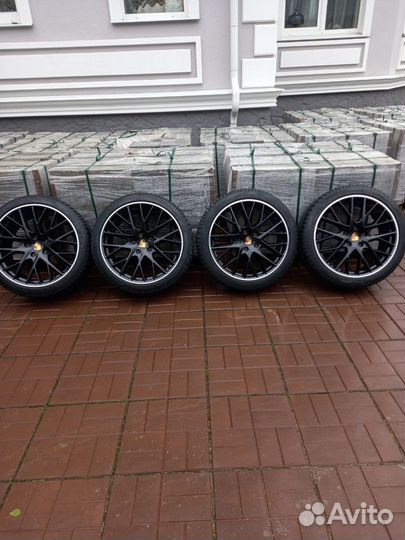 Зимняя резины на оригинальных дисках Porsche