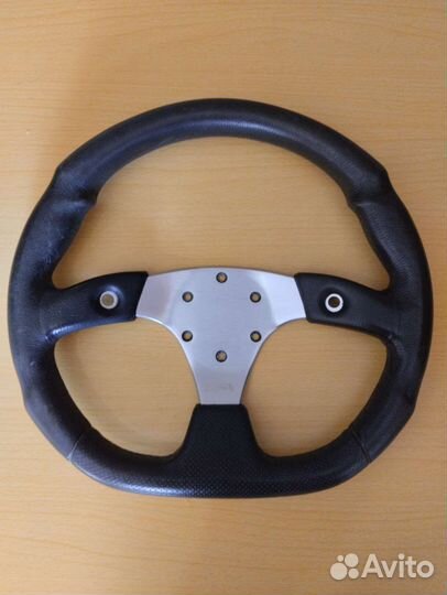 Руль для автомобиля спортивный