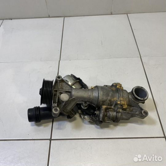 Насос водяной помпа Mercedes-Benz C-Class W204