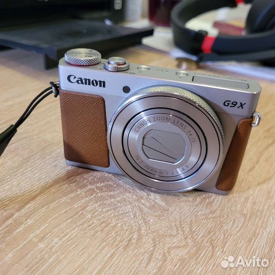 Компактный фотоаппарат canon