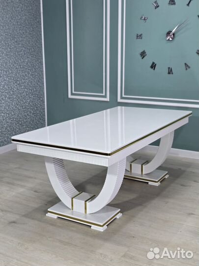 Кухонный стол и стулья