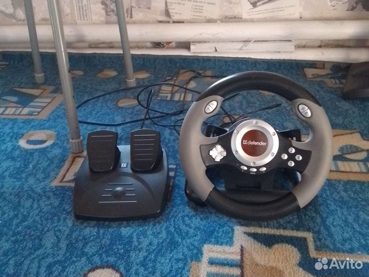 Игровой руль с педалями