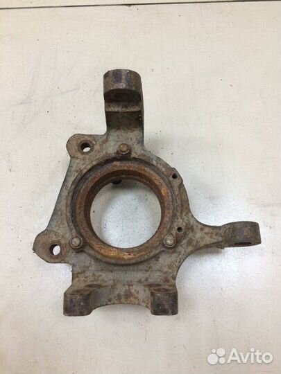 Кулак поворотный передний правый