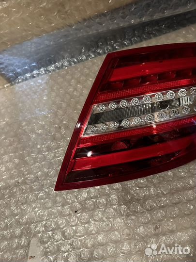 Фонарь правый Mercedes 204