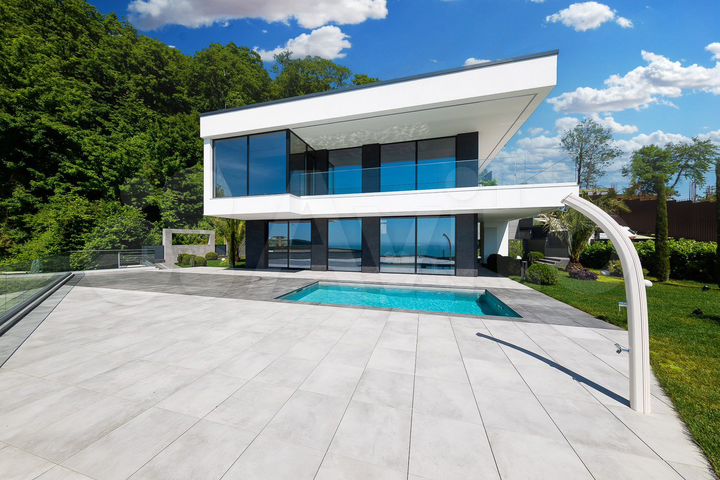 Коттедж 393 м² на участке 7 сот.