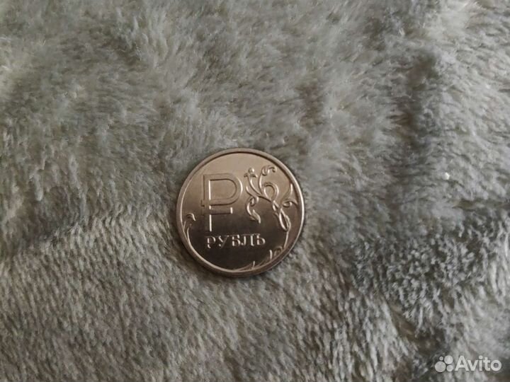 Монета с буквой P, и монету с заводским браком