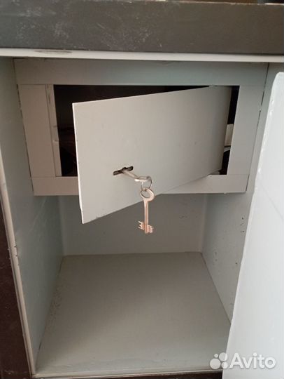 Продам сейф офисный огнеупорный б/у