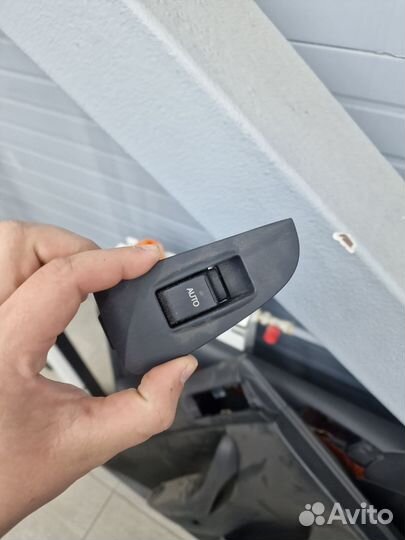 Запчасти на Toyota Avensis 2