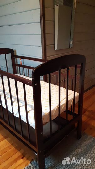 Детская кроватка с матрасом и бортиками