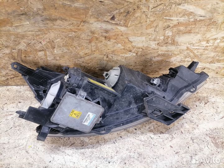 Фара левая ксенон Mitsubishi Grandis NA4W