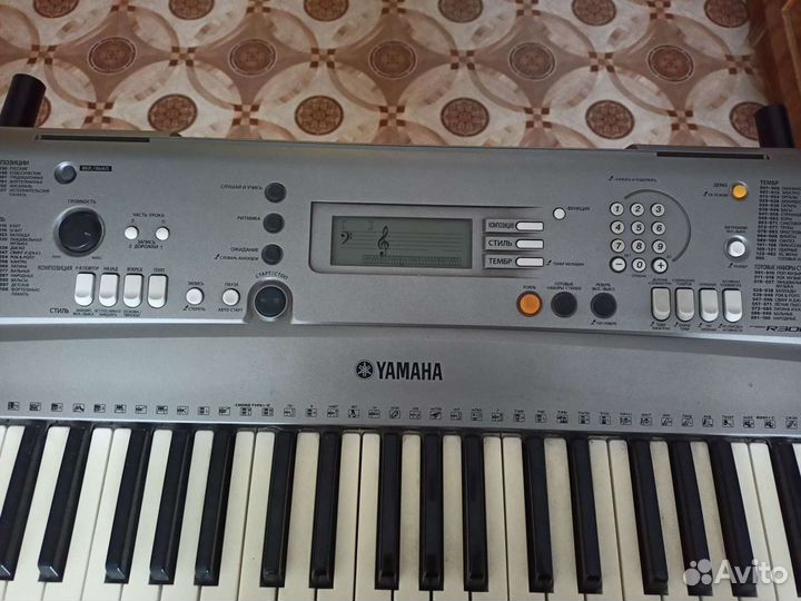 Yamaha psr r300