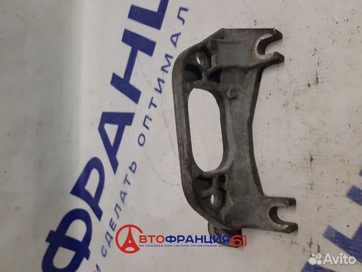 Кронштейн опоры кпп, 8200277212 renault megane 2